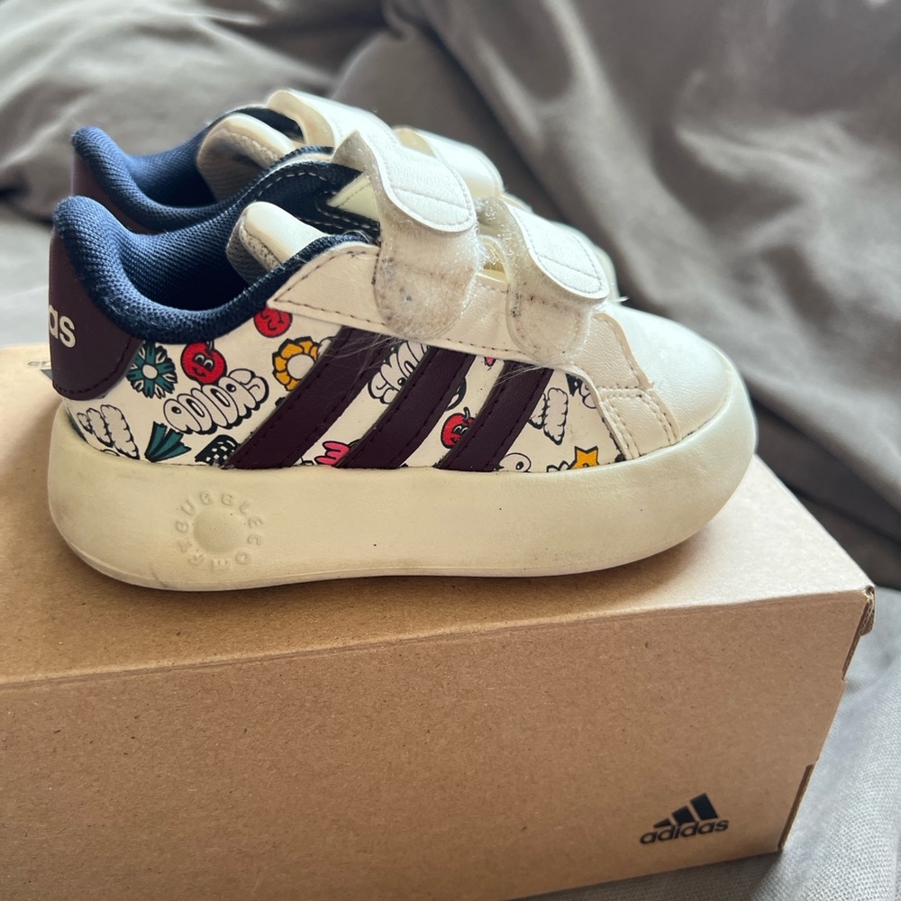 Adidas Kids' Cream and Navy Graphic Sneakers